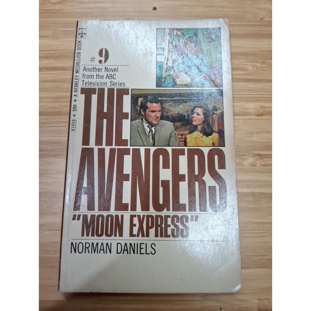 THE AVENGERS #9 "MOON EXPRESS" Norman Daniels 1969 Berkley Medallion TV Tie-In